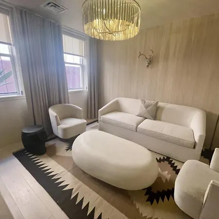 Hotel Palace Modern At The Plaza - Queen 5 *